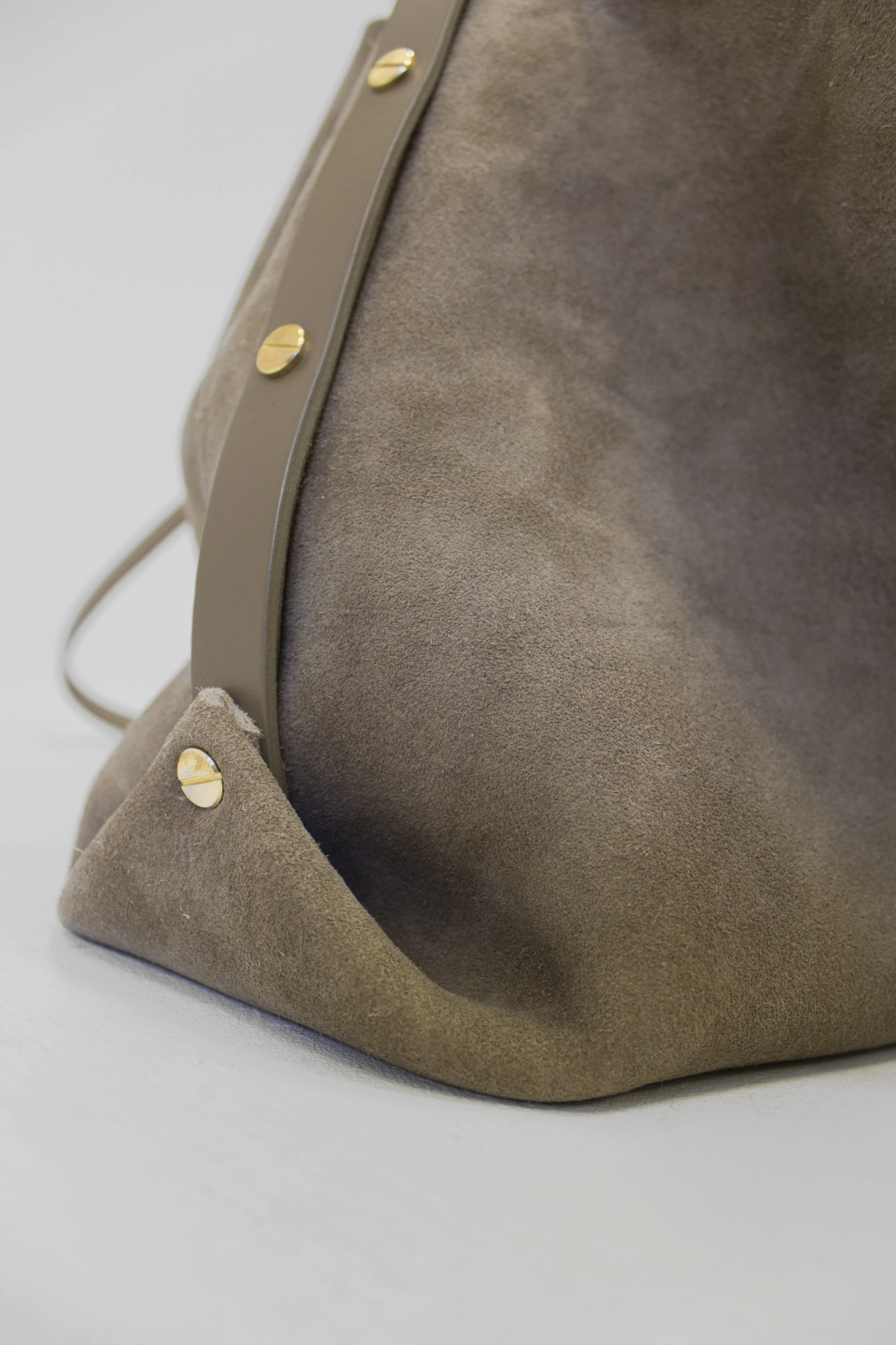 bucket_bag_pickle_brown_softie_suede_leather_brass_hardware_6