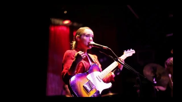 anna calvi in Lisbon (Lux disco)