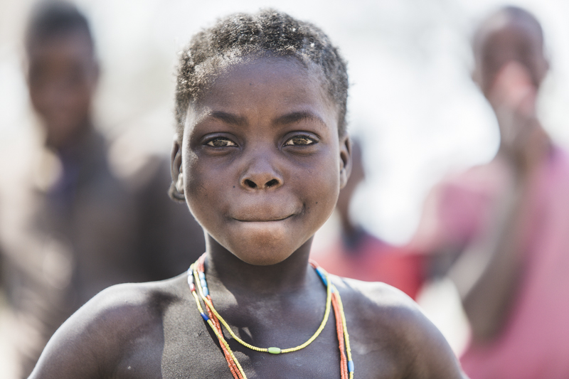 I loved the determination on this little girl's face, as if standing in defiance of her 2 brothers behind her. Cahama, Cunene Provence ©24Atlantic