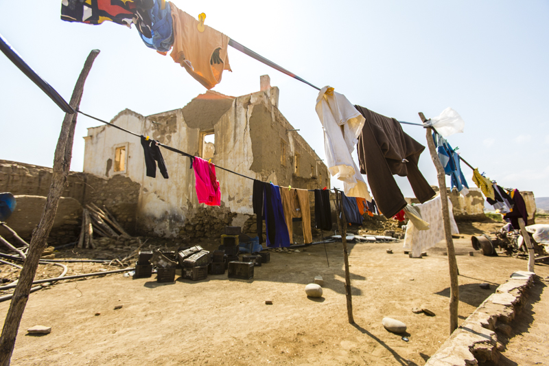 Colourful washing on the line in a small settlement dominated by an old fortress. Carajumba, Namibe Provence ©24Atlantic