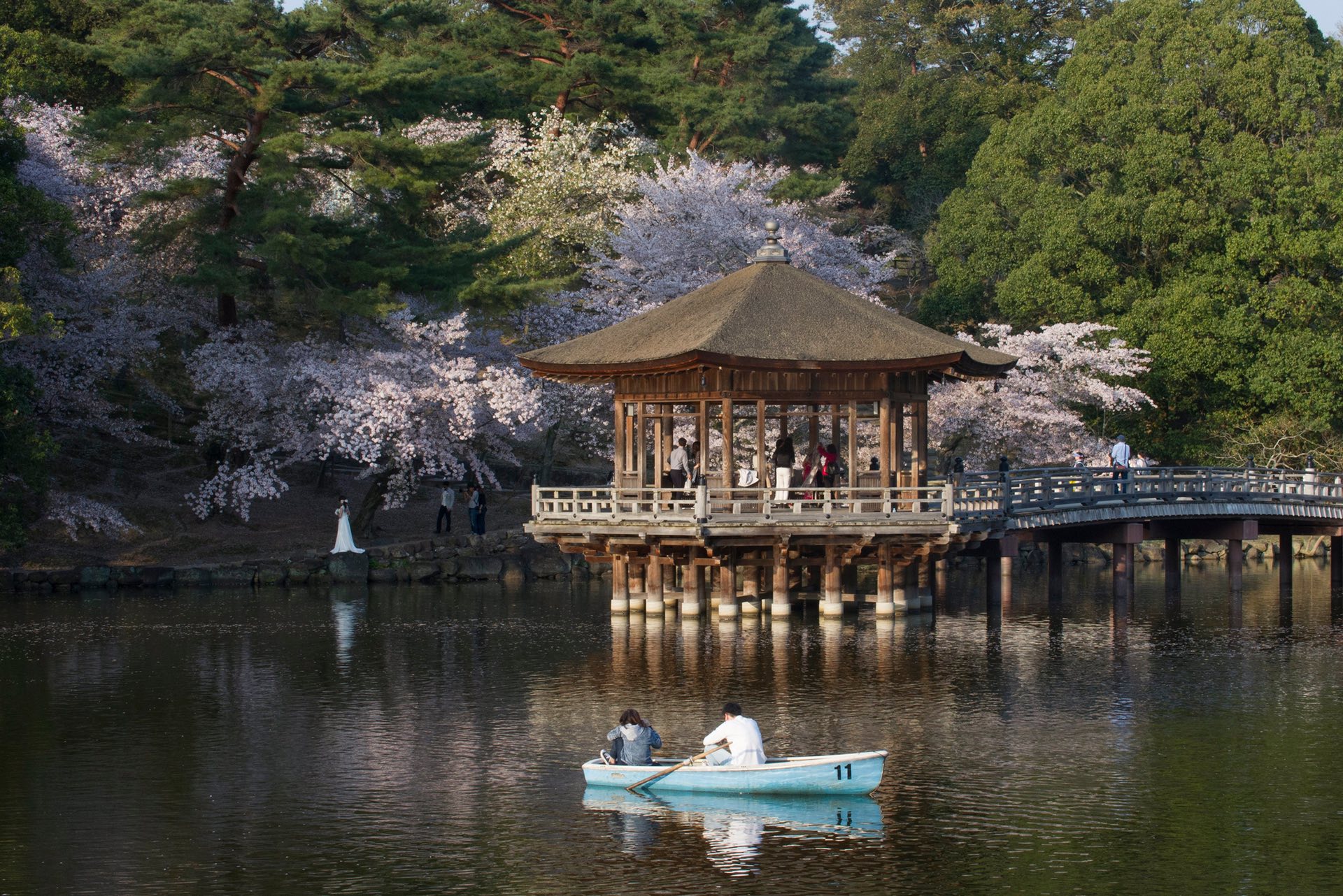 FIRST DATE IN A SMALL, BLUE BOAT WITH RYUGI AND JURI