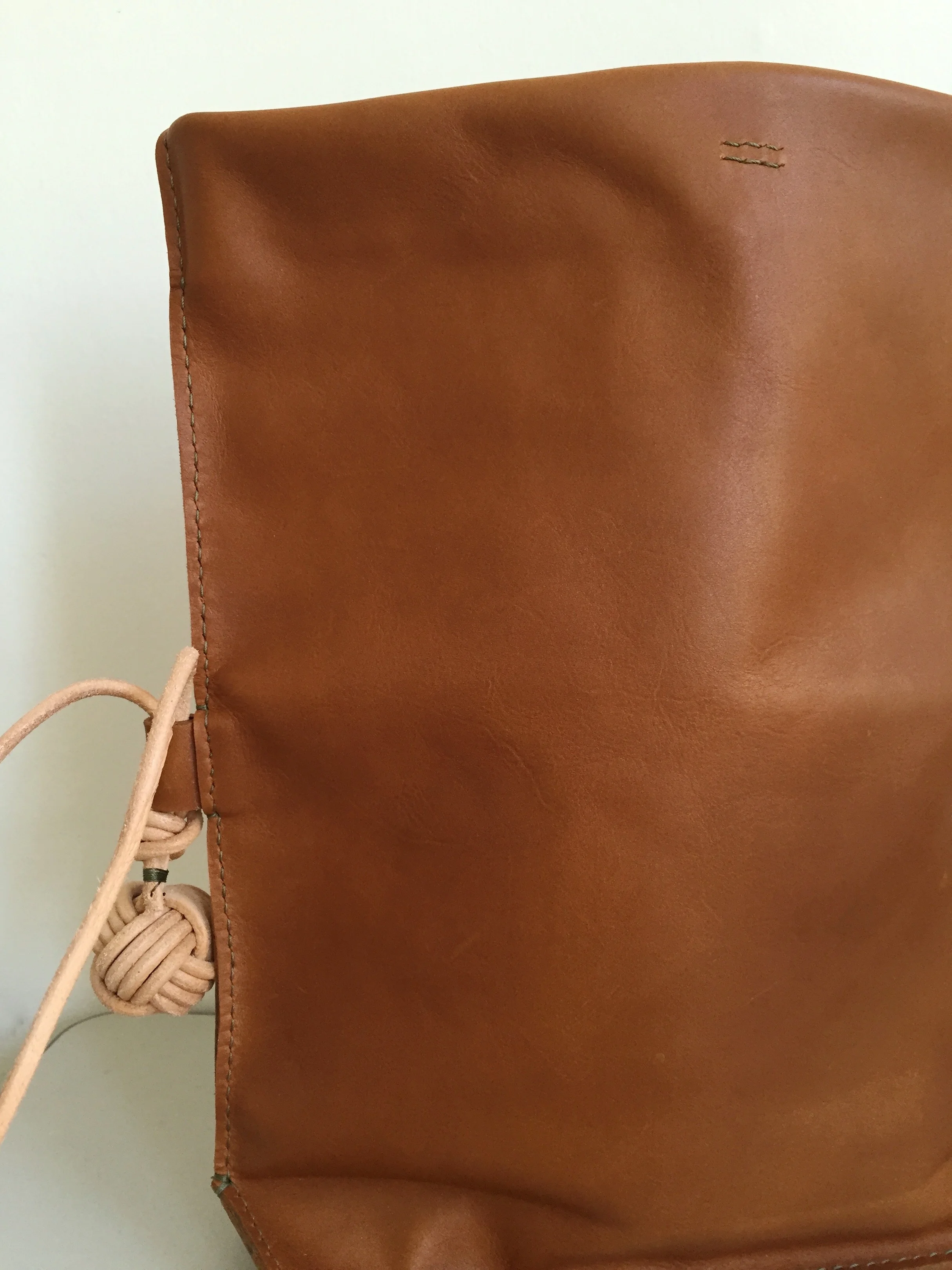 Clau Cognac Knot Messenger 1.jpg