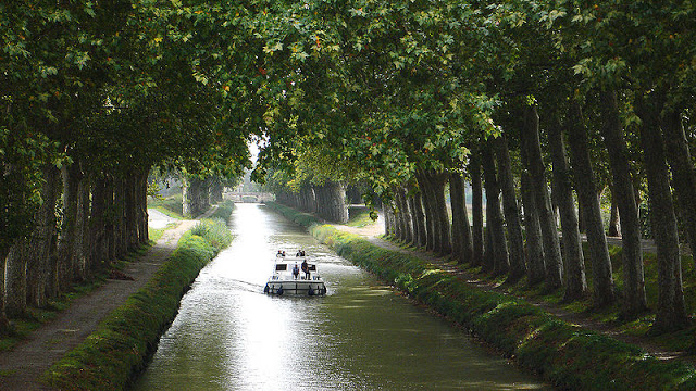 800px-Canal_du_Midi_02.jpg
