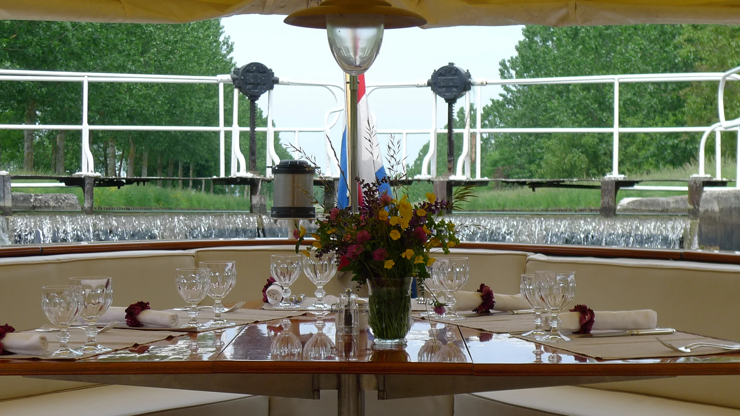 Roi Soleil alfresco dining Dean Sincok.JPG