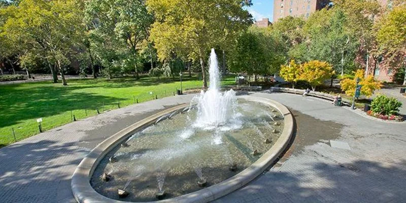Stuytown_Oval_Fountain_1.jpg