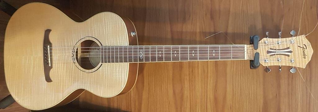 Fender T Bucket 350e Nat with Hardcase £299.jpeg