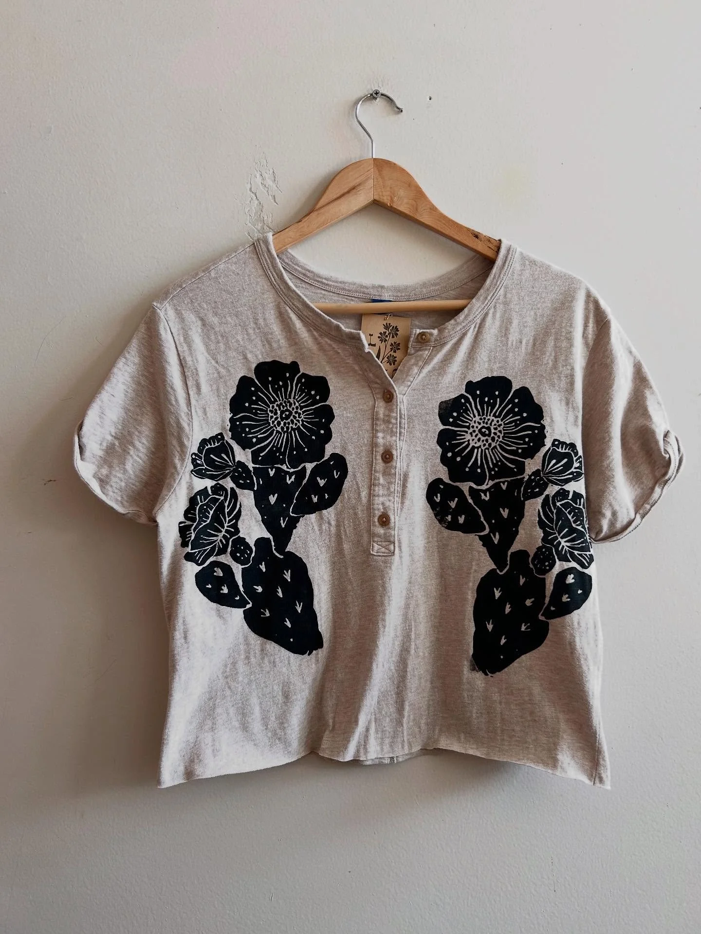 In addition to the memento Mori prints I have a handful of Opuntia second-hand prints too! Noon MST!
