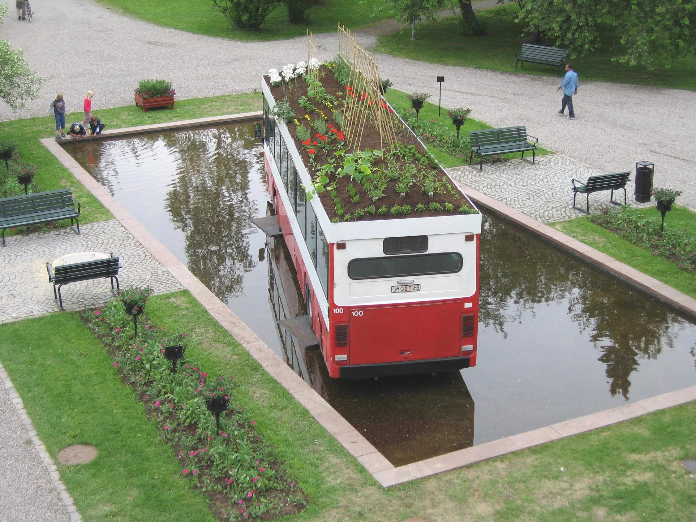 3.'Mobiele volkstuin II',juni 2005.jpg