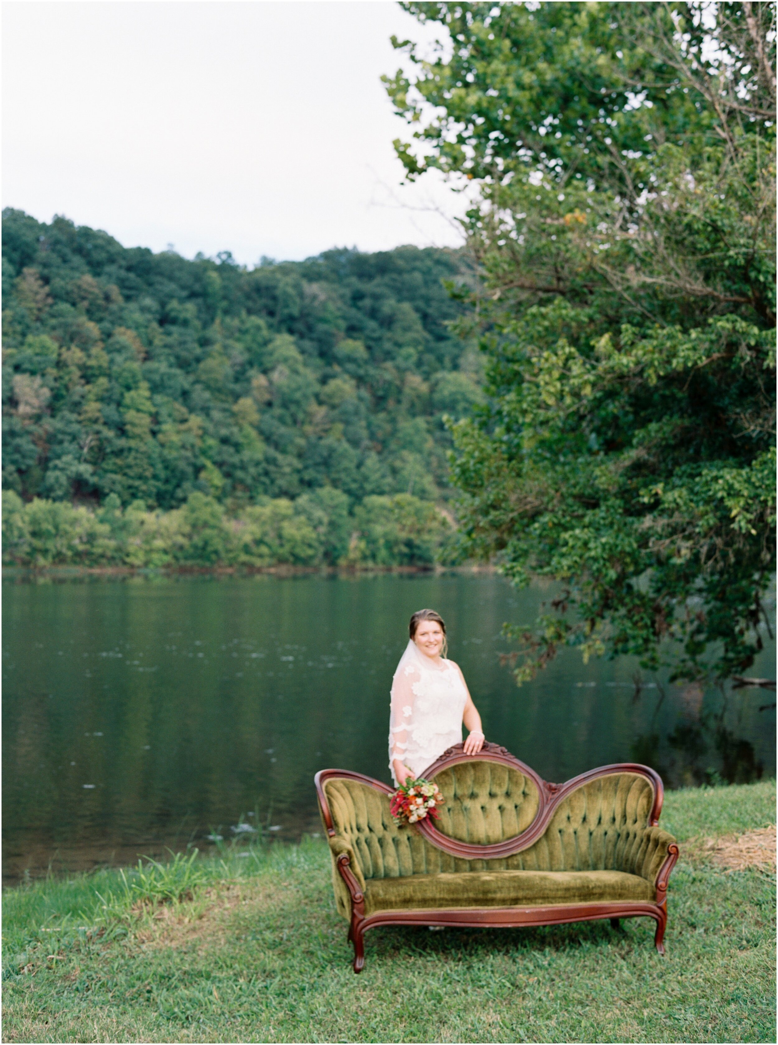 Hannah-Virginia-Rustic-Elegant-River-Bridal-Portraits_0010.jpg