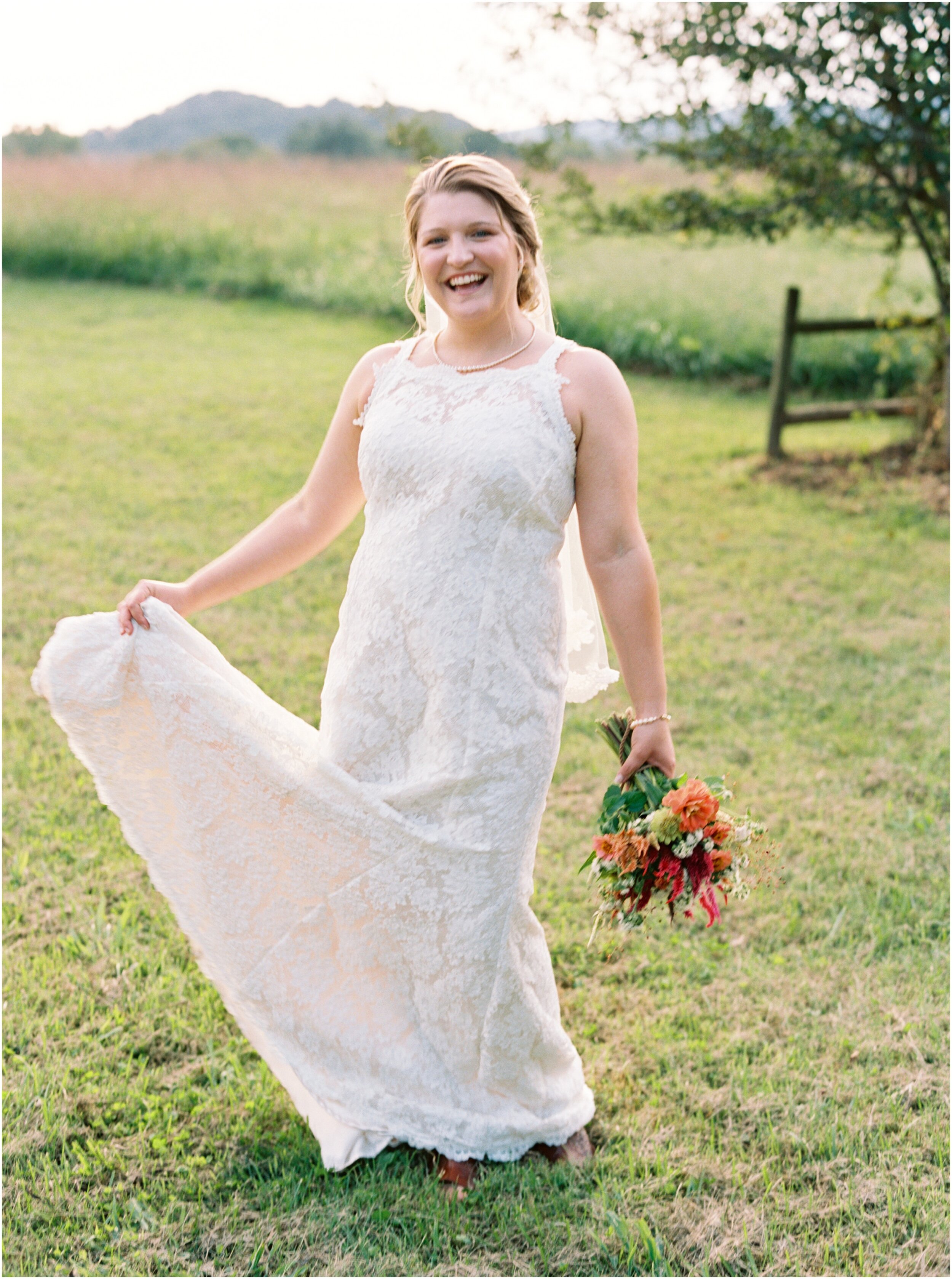 Hannah-Virginia-Rustic-Elegant-River-Bridal-Portraits_0021.jpg