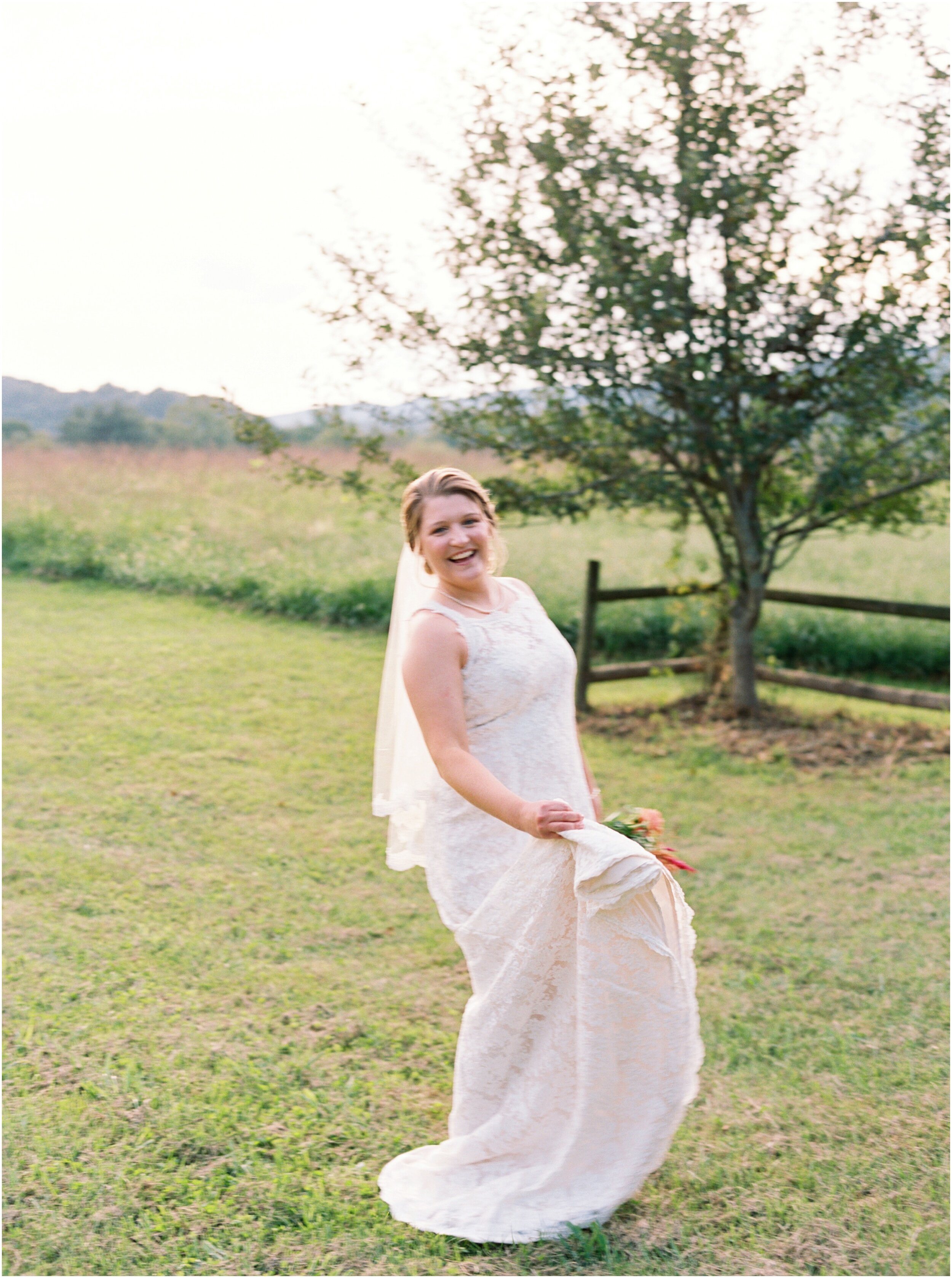 Hannah-Virginia-Rustic-Elegant-River-Bridal-Portraits_0022.jpg