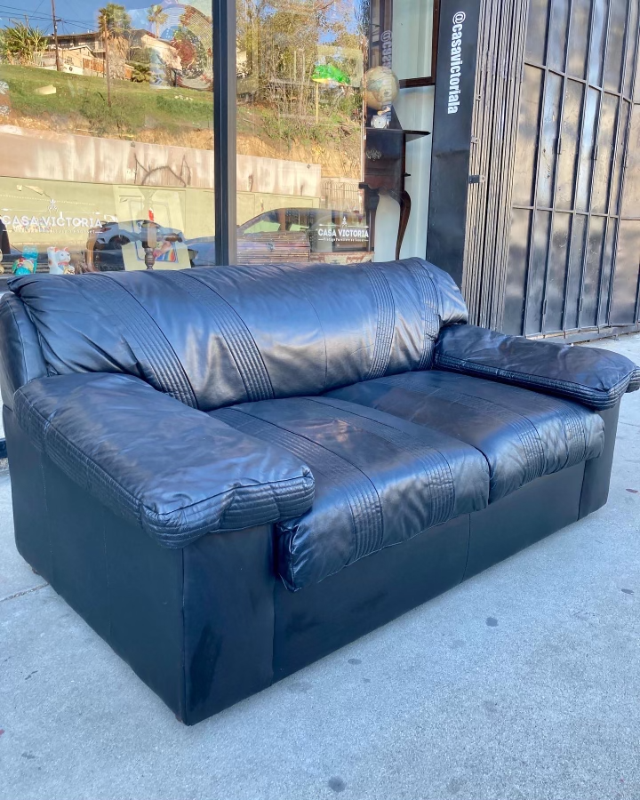 Good? Old Days | 1980s Leather Love Seat 