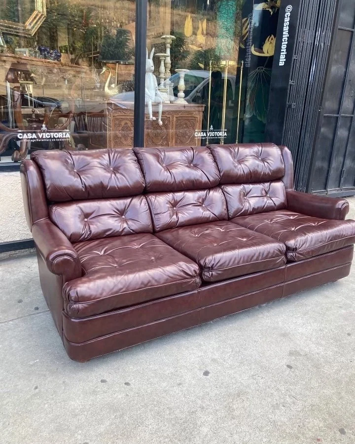 Bloody Well Right | Traditional English-style Leather sofa