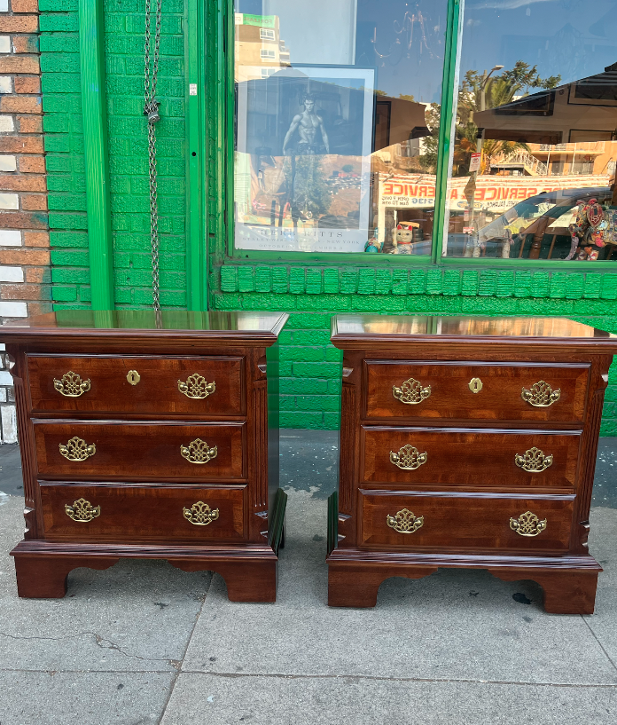 Timeless Tradition | Pair of Georgian-style Nightstands