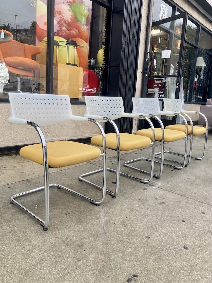 Button Up Set of 4 Original Visavis 2 Chairs by Vitra — Casa Victoria