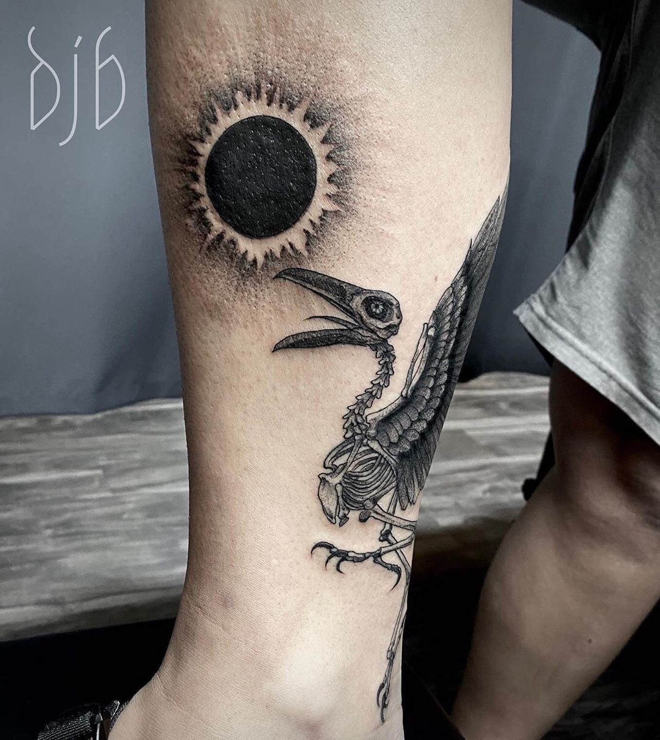 Check out this raven and sun by @darrenjbabbitt!