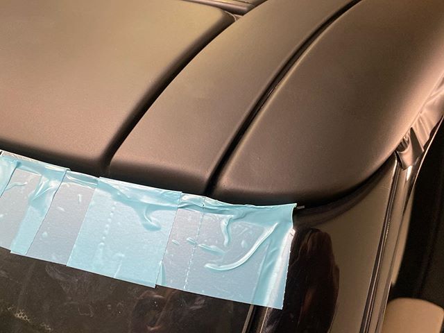 Giving you a close up of this Range Rover roof. We tucked all material under weather stripping for clean finish. Matte Black by Avery SW900. 🏥 Like surgery happening!
#wrapsurgery #sswraps #ssgrfx #matte #matteblack #matteblacknails #rangerover #ran