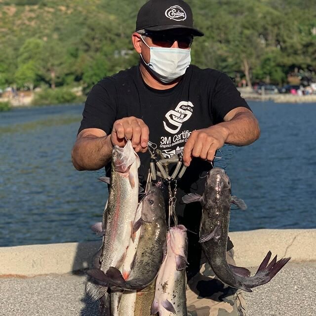 My buddy Joe Nevarez sporting the latest SS Graphics fishing shirt. Only the best Anglers in SoCal can wear these particular type shirts. Nice days catch Joe!!! #ssgrfx #fishoholic #socalanglers #3mcertifiedcompany