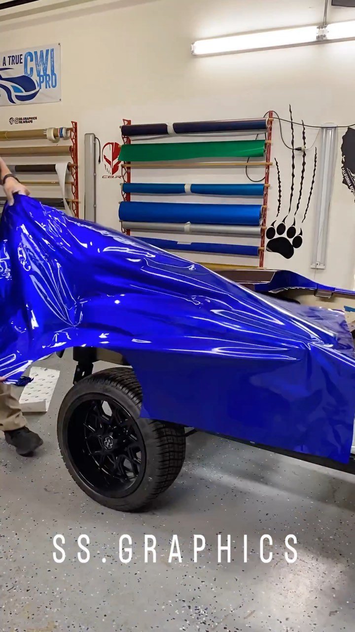 No sounds just a welcomed time lapse shot on this EZGO golf cart wrap. If you would like to know any information on materials used please DM!
#3m #3mcertified #3mwraps #avery #averywraps #averycertified #ezgo #ezgowraps #golfcart #customgolfcart #cu