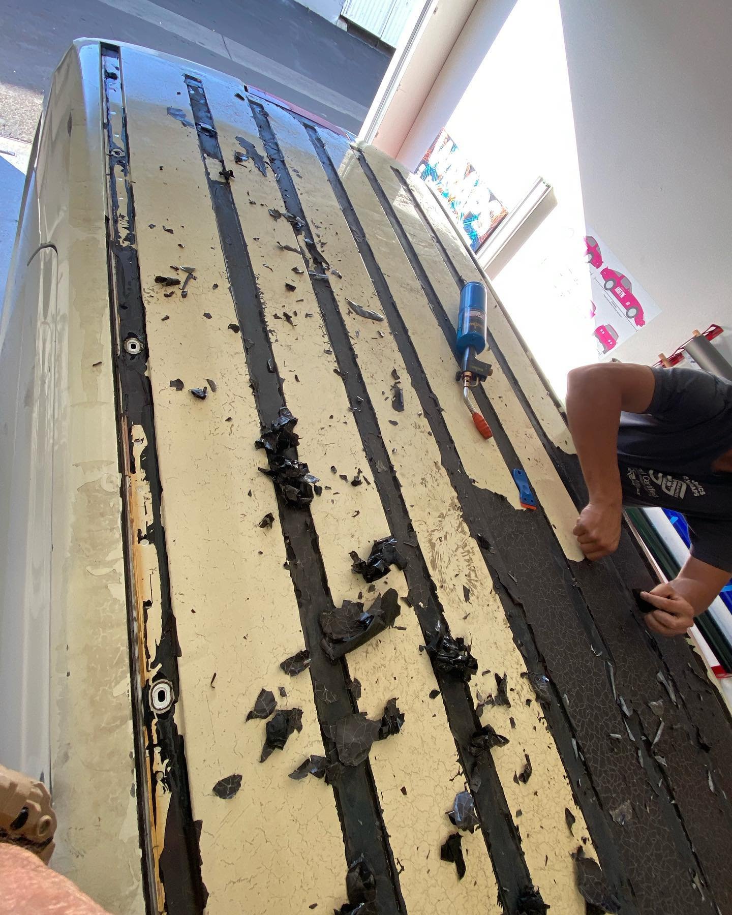 A small commercial spot graphics project. Big or small we do it all..Lol. #ssgrfxinstalls #ssgrfx #sotoandsonsgraphics #averycertifiedwrapinstaller #3mcertifiedcompany #commercialgraphics #commercailgraphicsspecialists