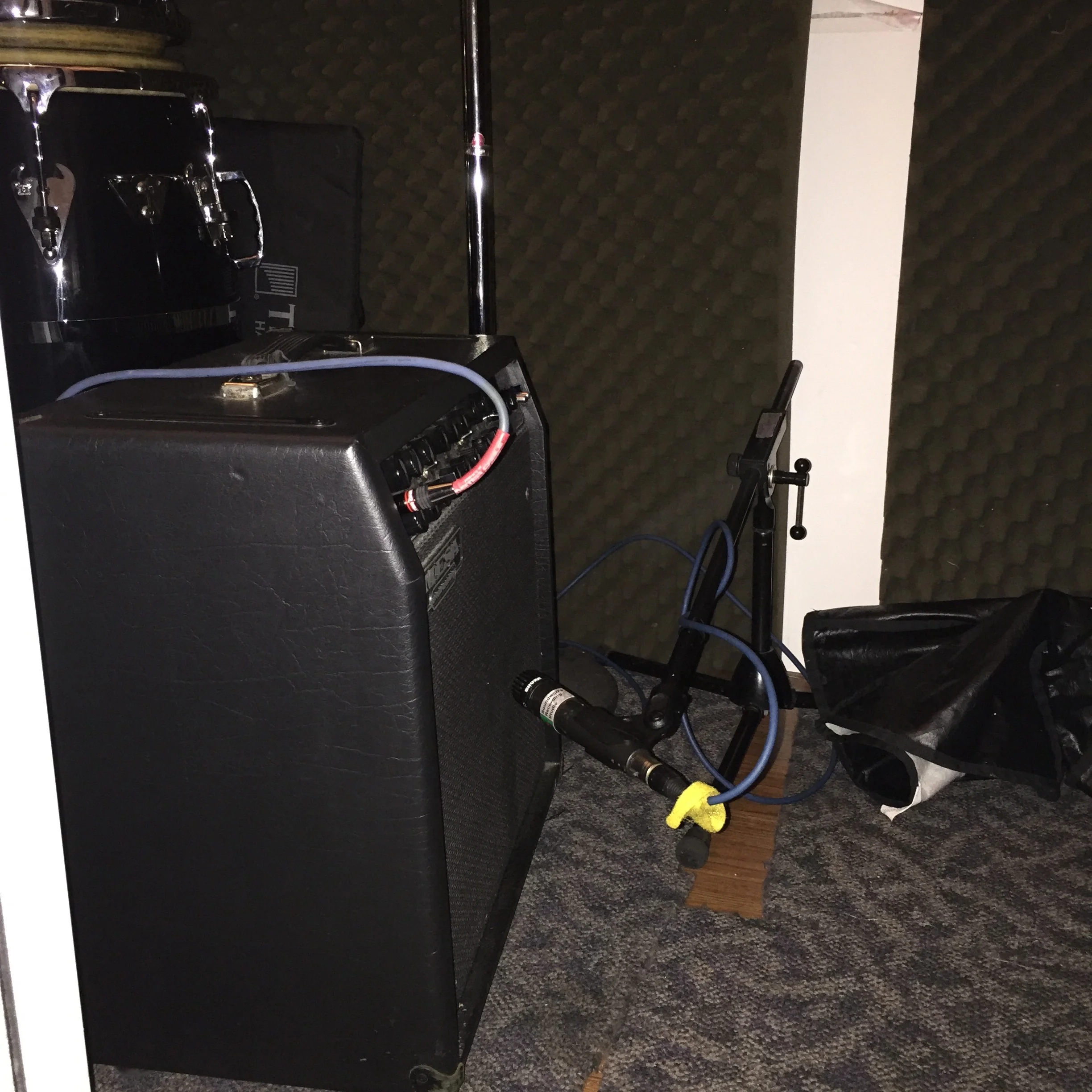 recorded electric guitar to artist's amp