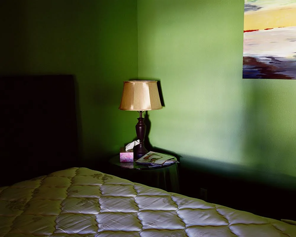 Tema Stauffer , Bedroom, Dream Catchers Sleep Lab, Dripping Springs, Texas, 2007 (photograph)