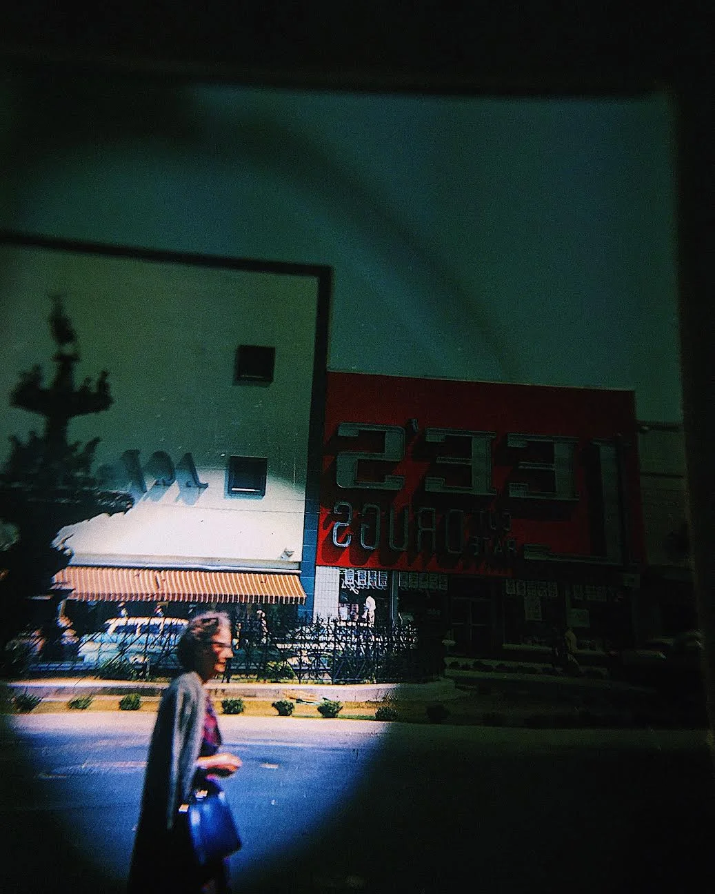 Jack Papanier , Race you to the door (photograph)