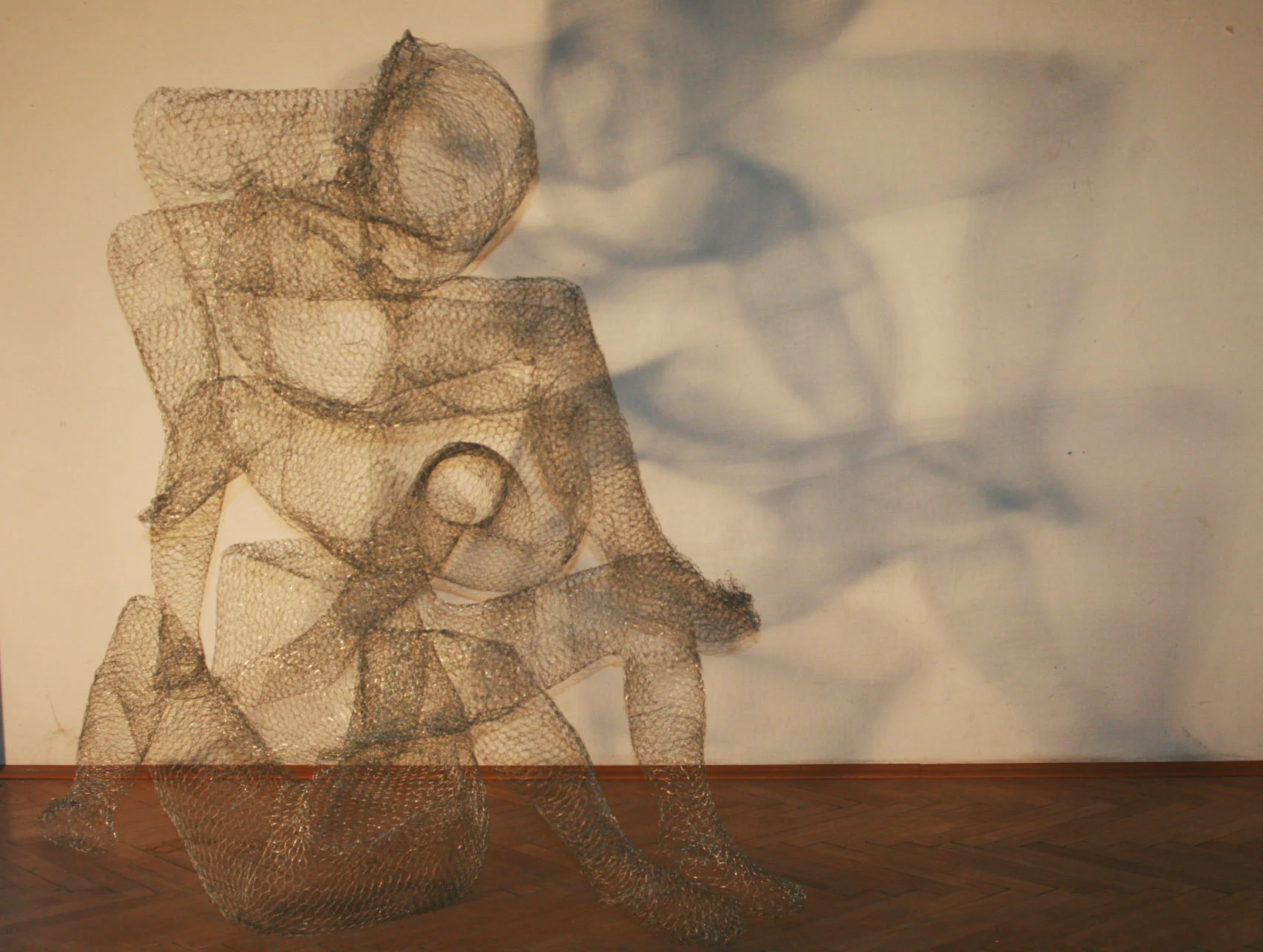 Celeste Capine Hill , Observation of Energy, 2018 ( Artist Website , Instagram ) Wire sculptures/interactive installation
