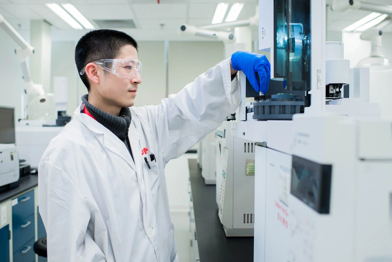 FMC-corporate-chemical-lab-1.jpg