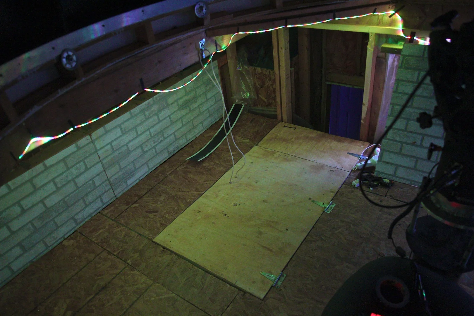 Test Trap Door - Close