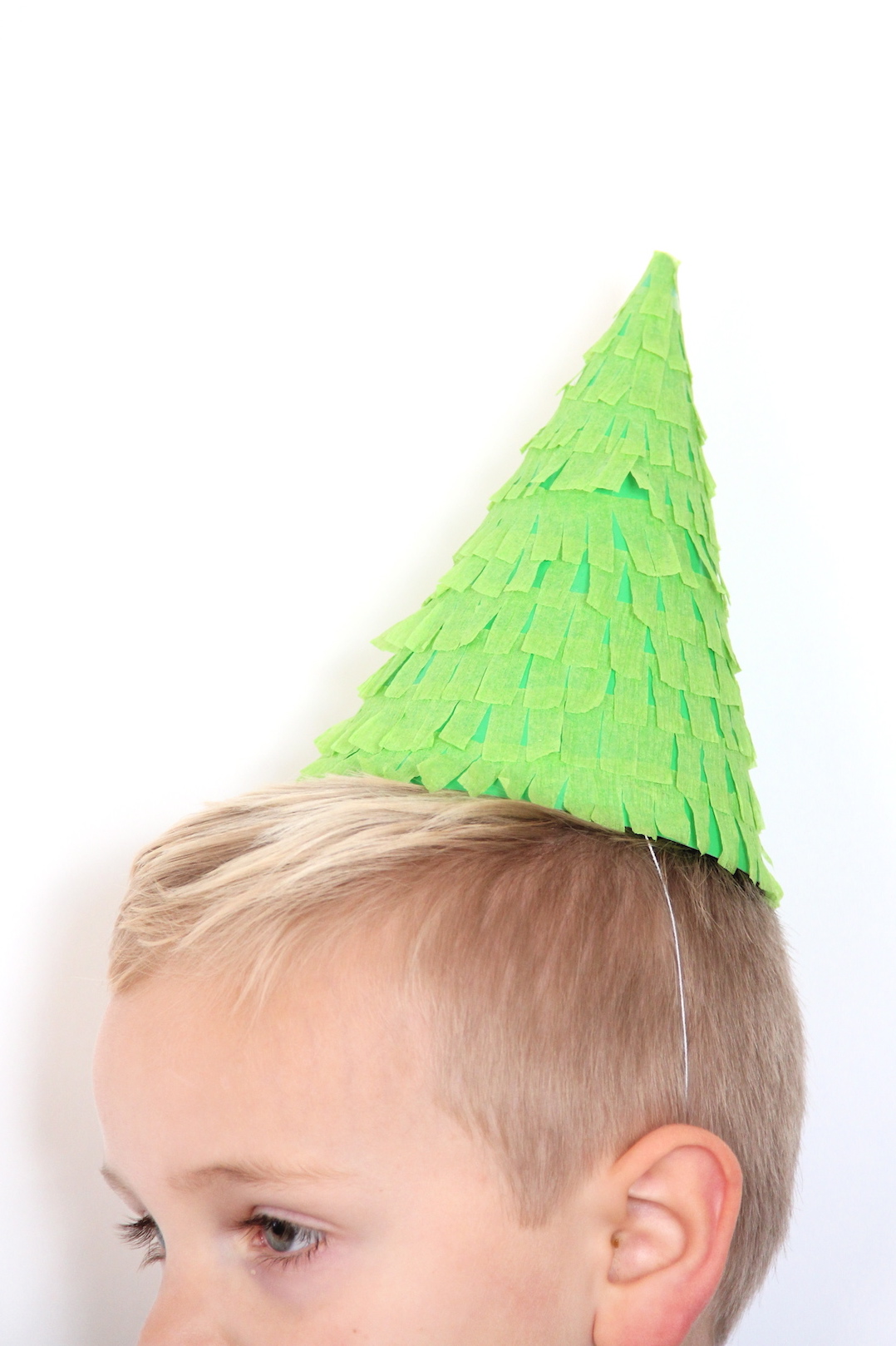 DIY Christmas tree party hats | And We Play