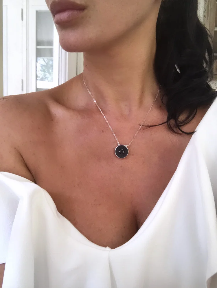 blk rubber chanel on.jpeg