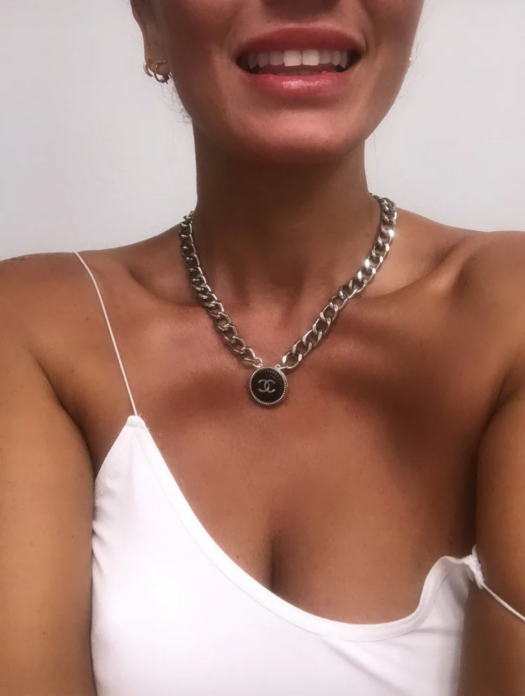 chunky chain in gunmetal on.jpeg