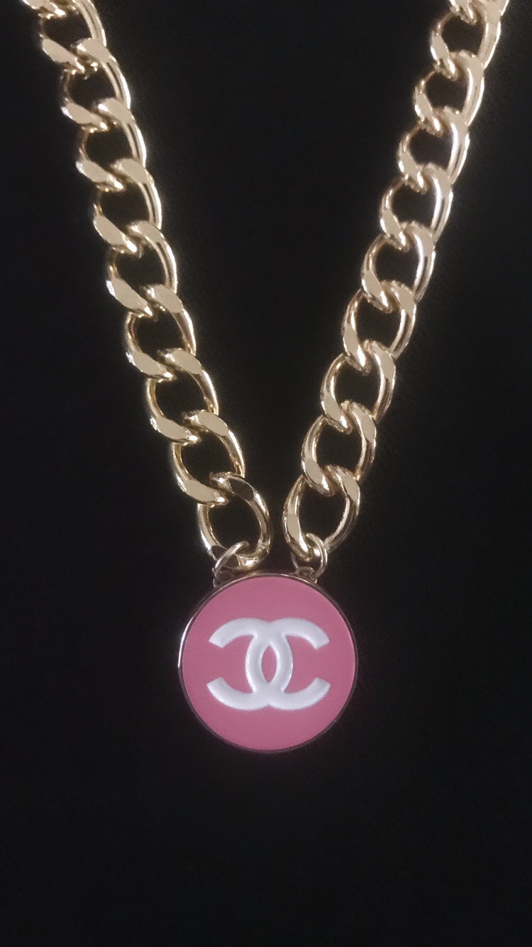 Chanel Silver-tone & Cream Enamel Cc Necklace in Metallic