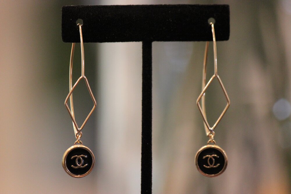 chanel earrings diamonds gold