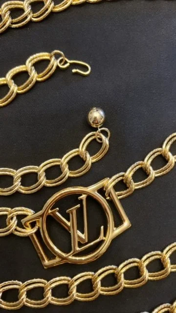 lv belt on blk 3.JPG