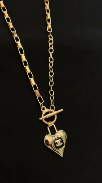 heart chanel on blk side view.JPG
