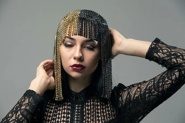 gracie in blackgold small.JPG