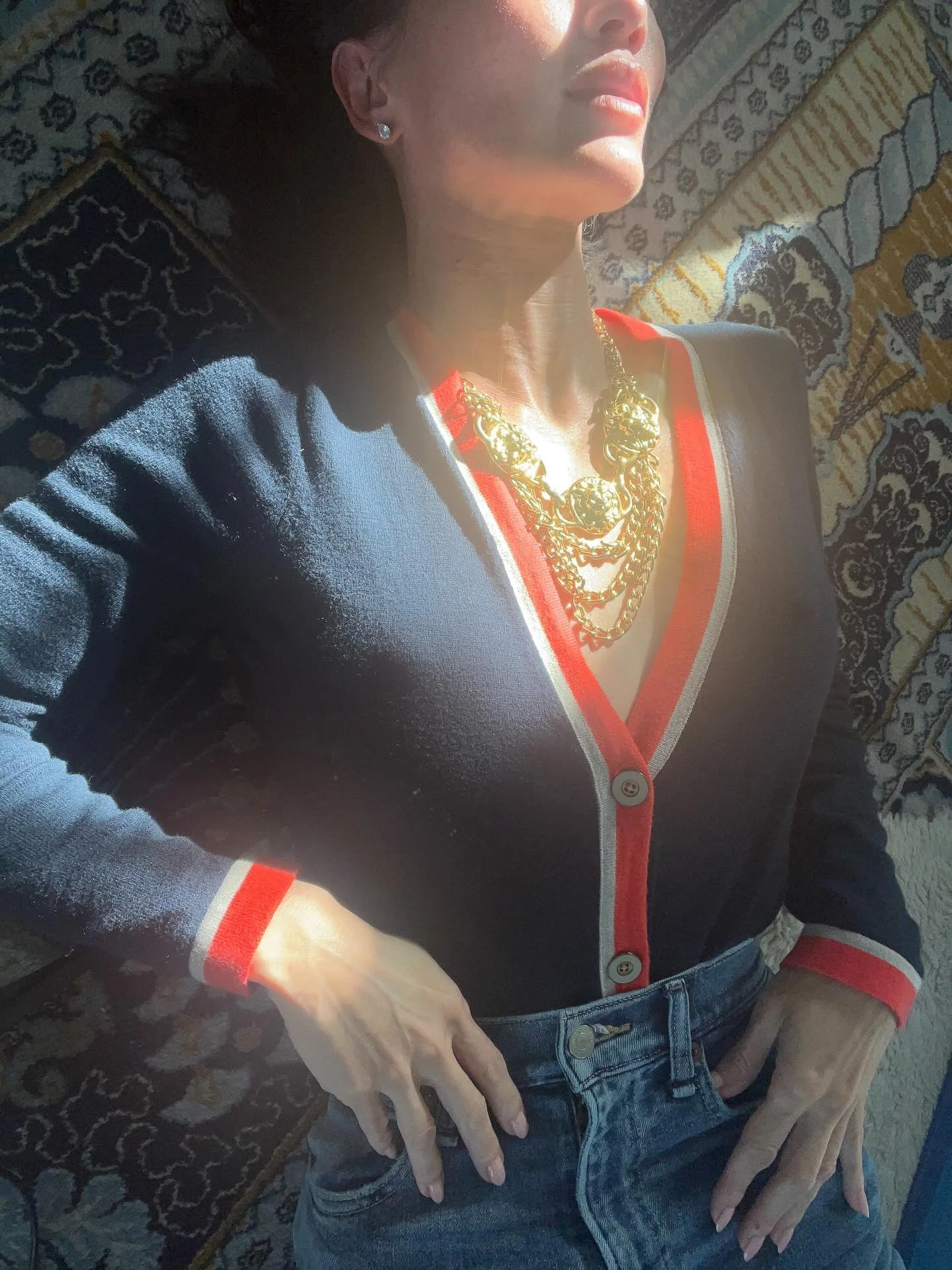 1 necklace with lots to say.🦁🦁🦁
#leo #trifecta #lionjewelry #statementjewelry #vintagestyle #layerednecklaces #bluebloodmetal