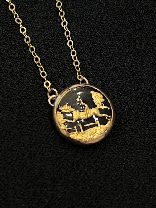 blk gold horse 3.JPG