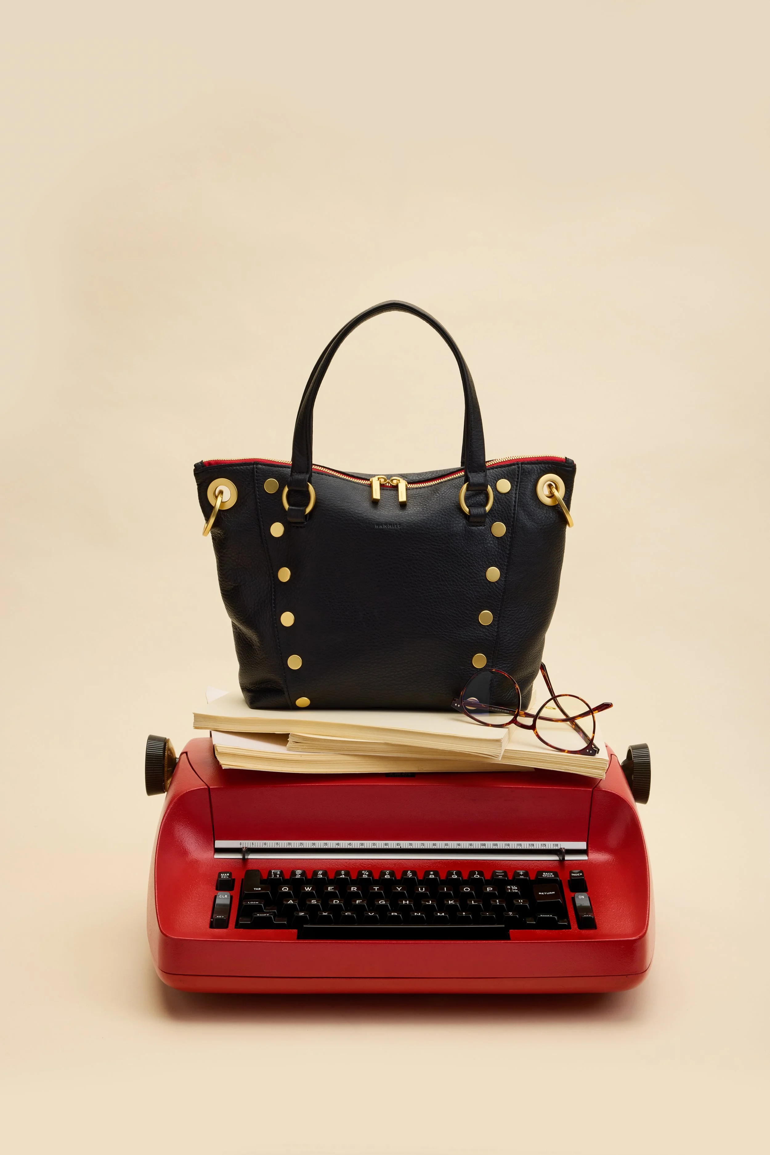 Daniel-Med-Blk-BG-Red-Zip-15.jpg
