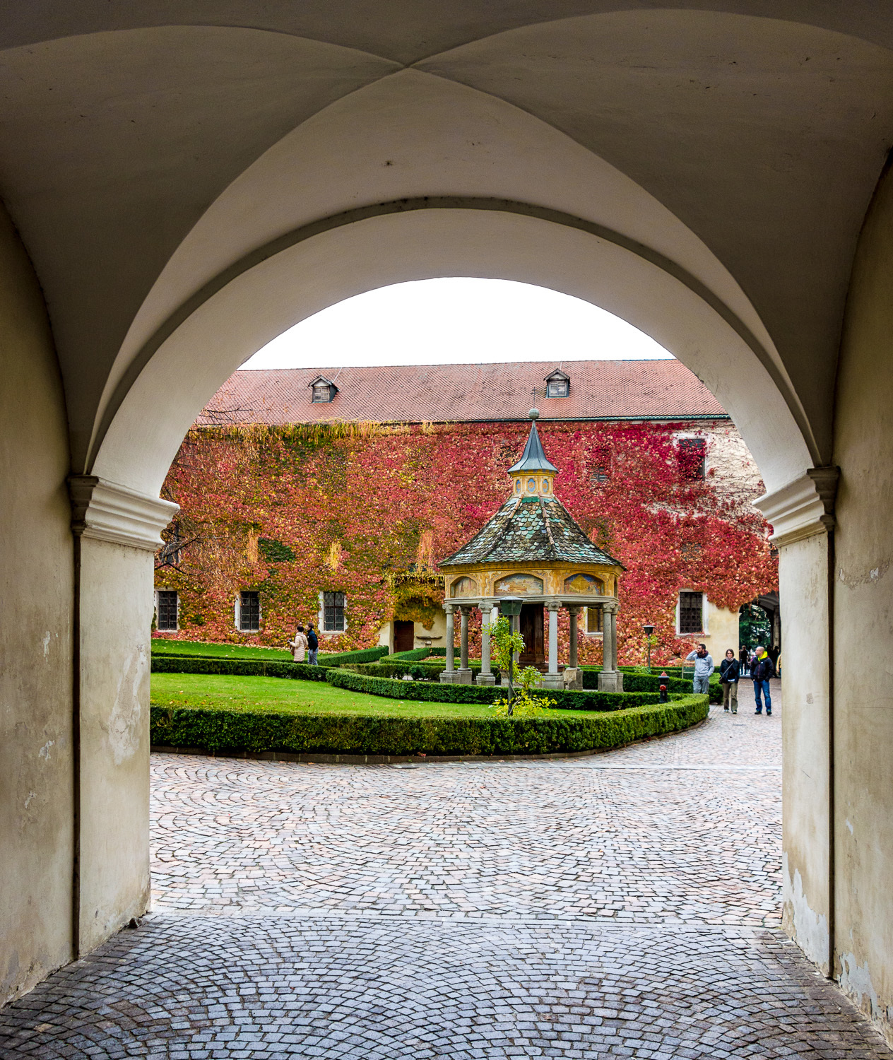  Kloster Neustift bei Brixen - Herbstfarben 