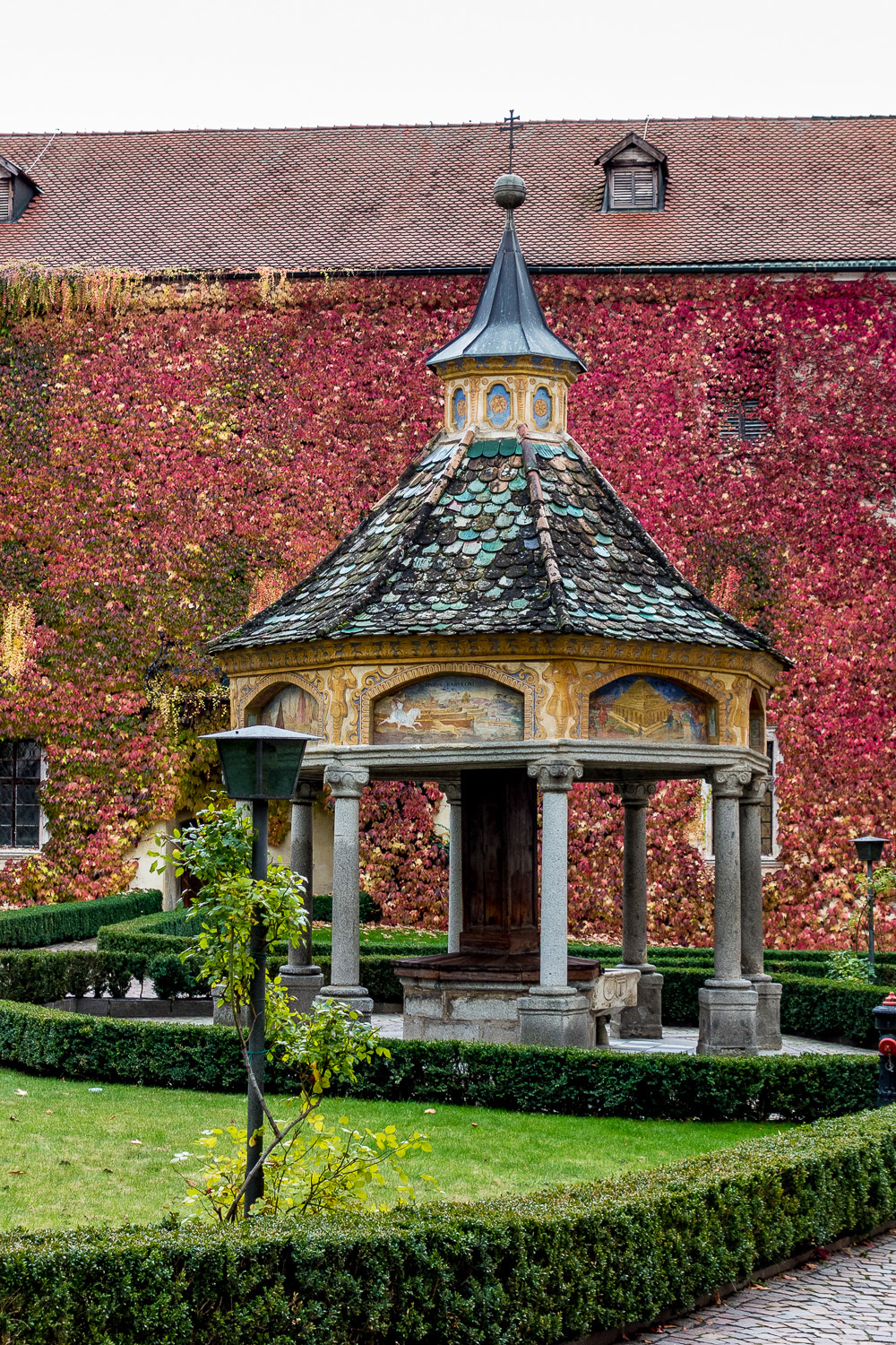  Kloster Neustift bei Brixen - Herbstfarben 