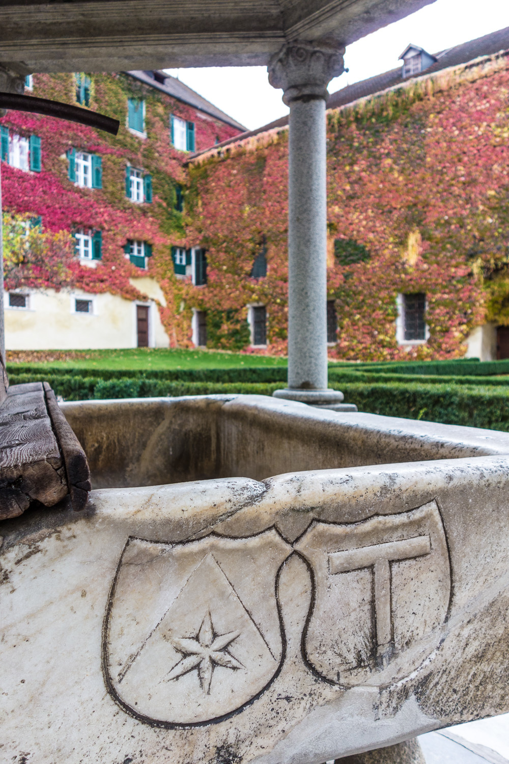  Kloster Neustift bei Brixen - Herbstfarben 