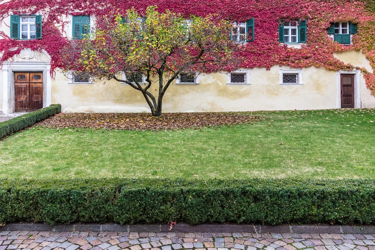  Kloster Neustift bei Brixen - Herbstfarben 