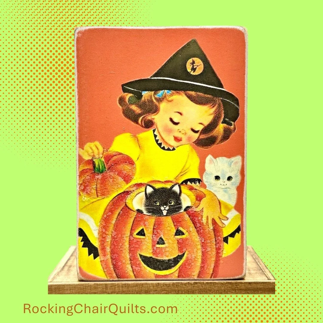 #spookyseason #vintagepostcards #rockingchairquilts #enjoythesew #halloween #halloweengreetings
