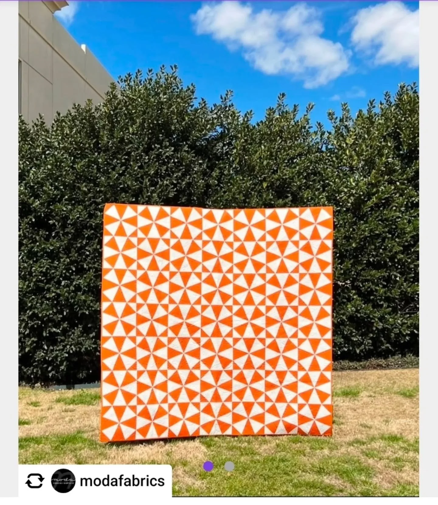 posted with @reshare_app &bull; @modafabrics 🎃 Orange you glad it&rsquo;s Halloween week? 🧡
This quilt&rsquo;s giving treat, not trick enery. Stitched up here in Moda Bella Solids @modabellasolids
Get Moda's free pattern at the link in our bio @roc