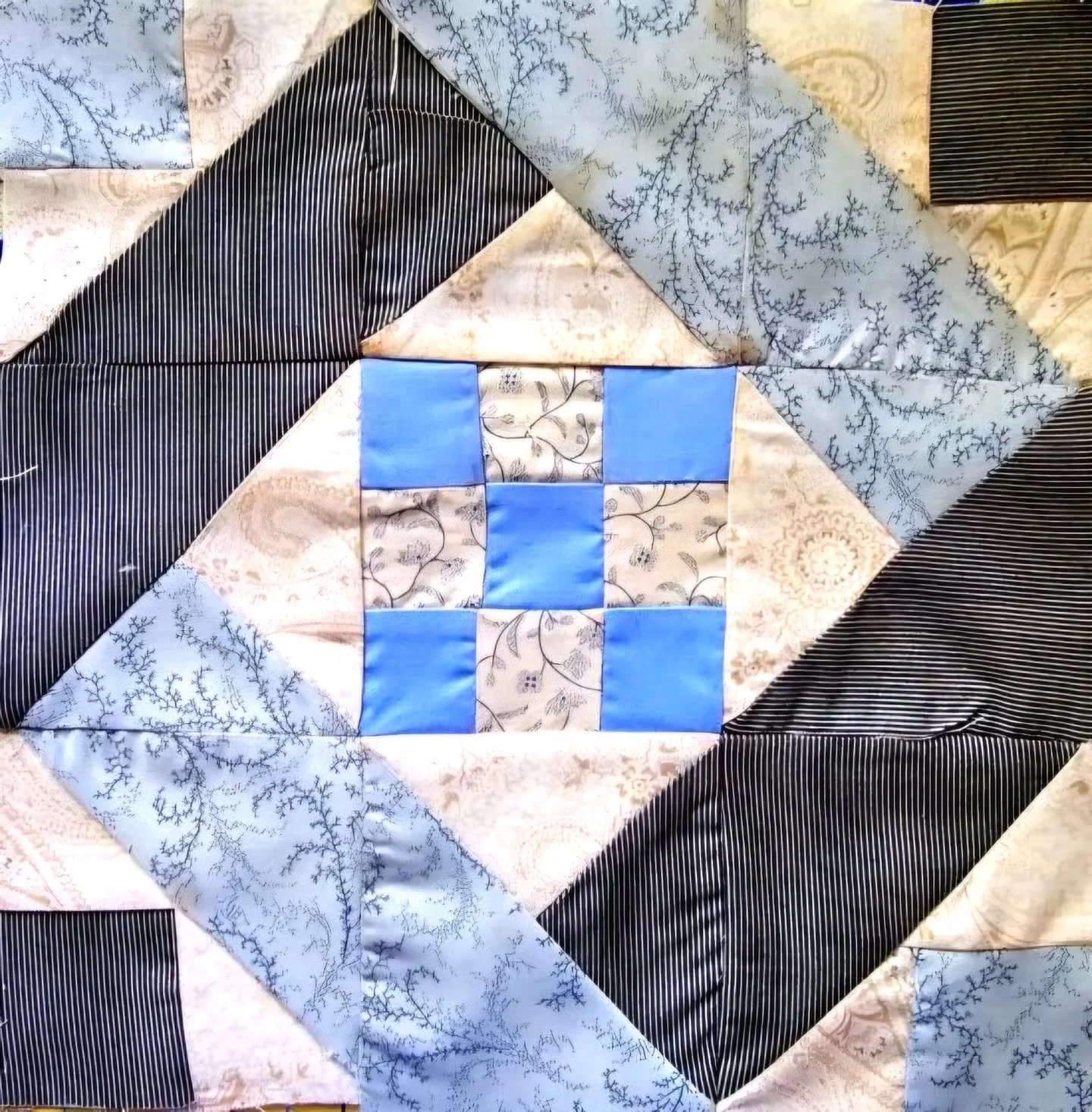 Blockheads 6 sew along! Here is this week's free block pattern from @modafabrics
This week&rsquo;s free pattern is Lucky Charm by  @stacyiesthsu. The Lucky Charm block is a playful patchwork design that combines half-square triangles, creative quarte