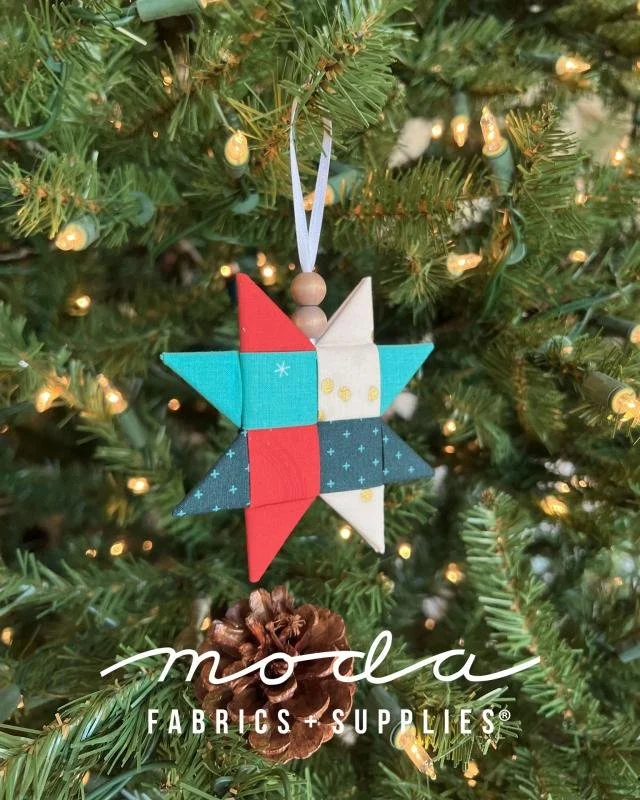 Holiday sewing fun from Moda. Enjoy making a holiday star ornament this season!  Find Jesse's easy to follow tutorial at the link in our bio 🙂
#busyhandsquietmind #happyholidays  #enjoytheseason #rockingchairquilts #enjoythesew #modafabricsandsuppli