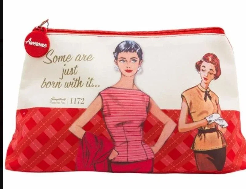 Vintage Sewing Notions Bag. Have your stuff and carry it too!
Cart your quilting findings in style with this loverly zippered glam pouch. Perfect for your smol sewing items.
Makes it a great gift too! Find this glam bag at the link in our bio @rockin